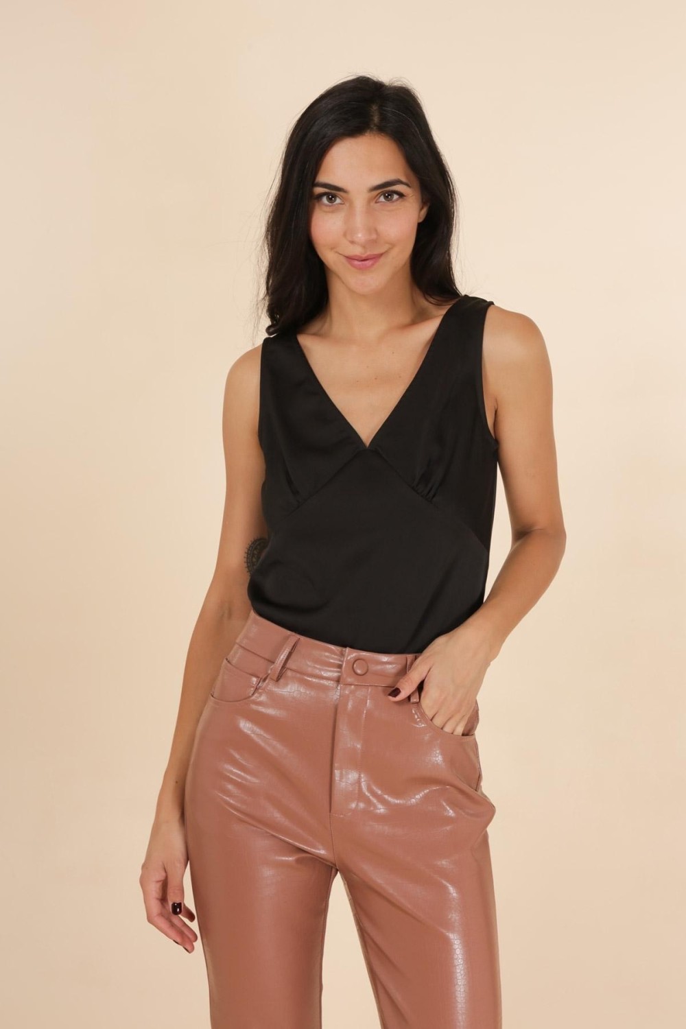 Τοπ silky touch με ραφές στο στήθος