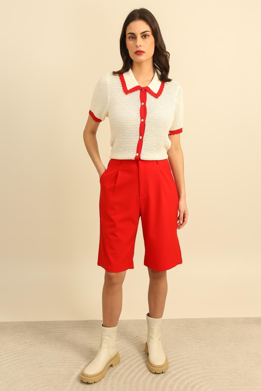 Γυναικεία βερμούδα ψηλόμεση με πιέτες – minimal chic γραμμή